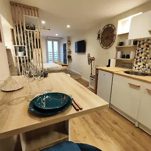 Apartment Vieille Equipe Sans Ascenseur, Menton