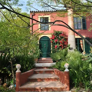 Sous L'olivier Bed & Breakfast